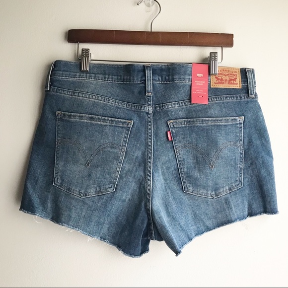 New Levi’s High Rise Cut Off Shorts Denim Women's Size 32 - Picture 2 of 4